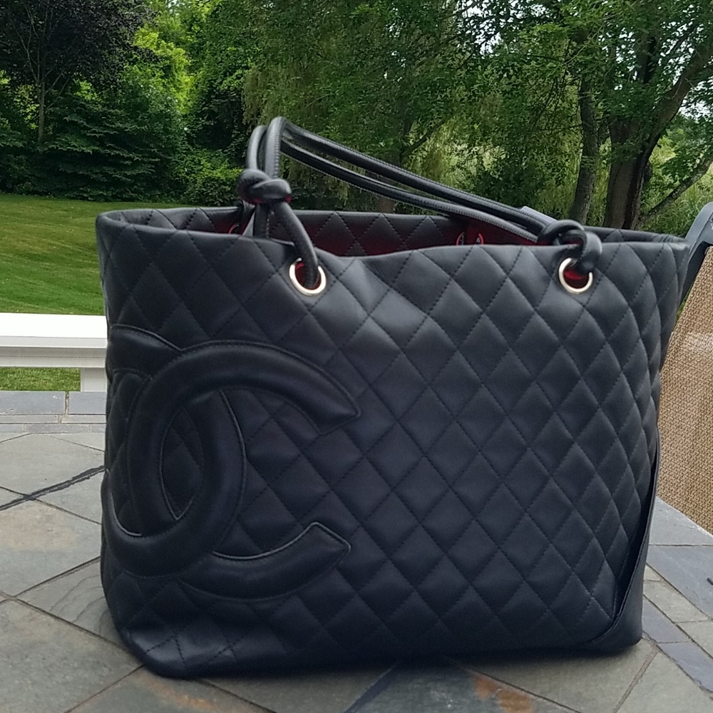 Chanel black leather shoulder bag